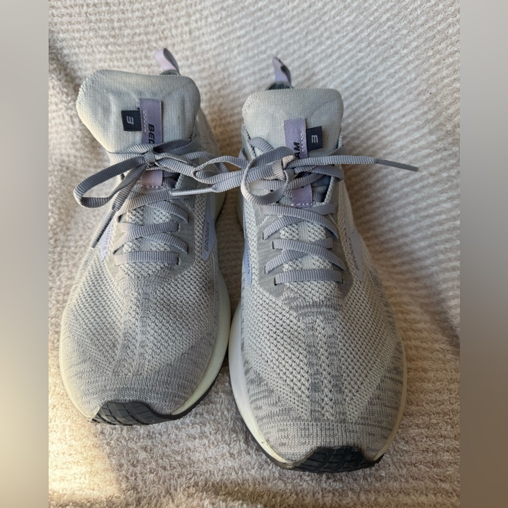 Brooks Women's Light Gray Sneakers